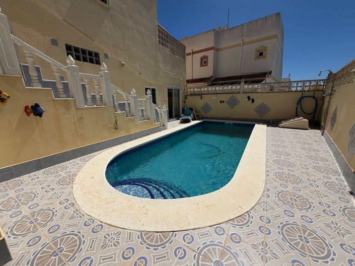 Image No.33-3 Bed Townhouse for sale