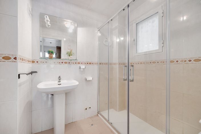 Image No.20-2 Bed Bungalow for sale