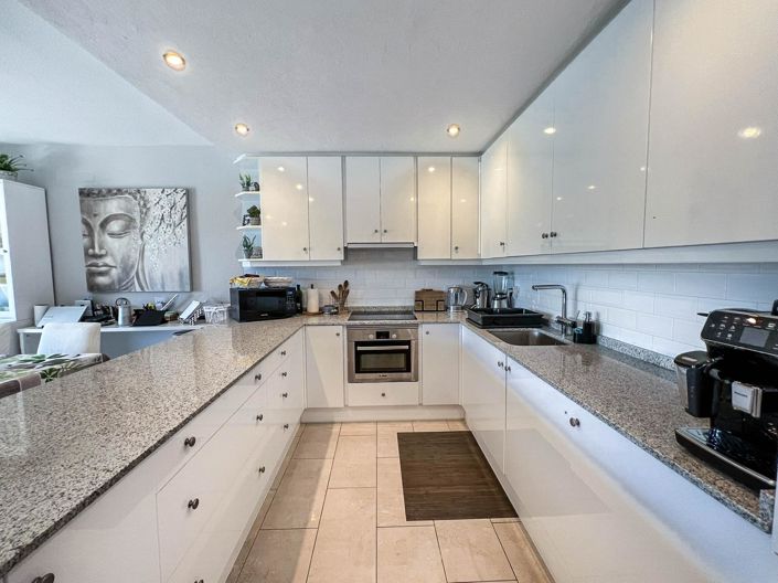 Image No.17-3 Bed Apartment for sale