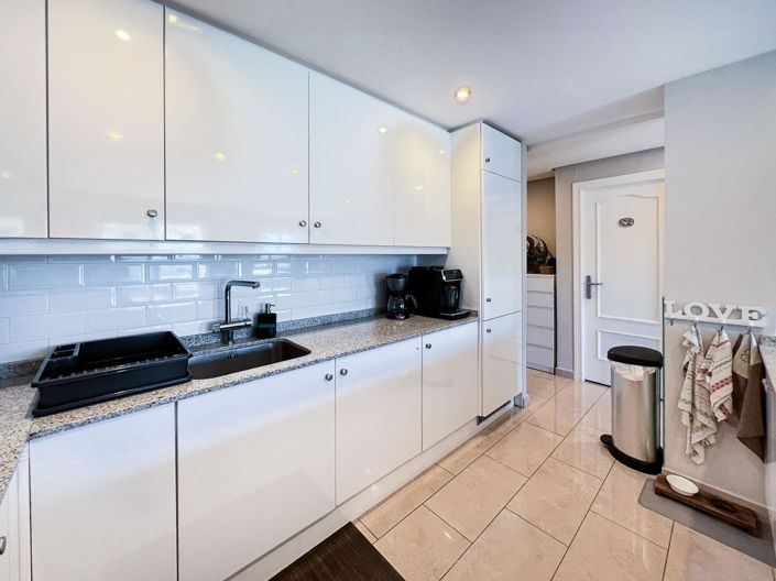 Image No.20-3 Bed Apartment for sale