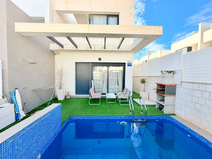Image No.14-3 Bed Townhouse for sale