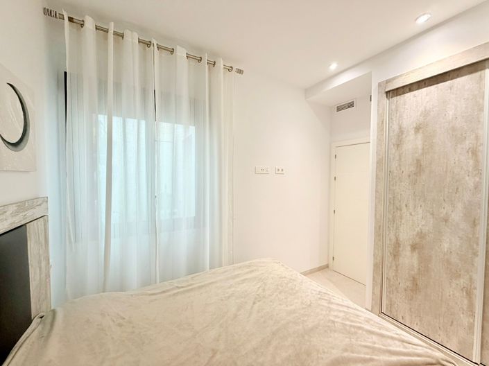 Image No.15-3 Bed Townhouse for sale