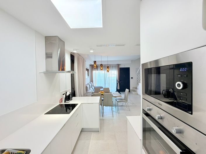 Image No.17-3 Bed Townhouse for sale