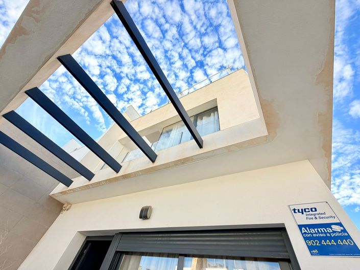 Image No.25-3 Bed Townhouse for sale
