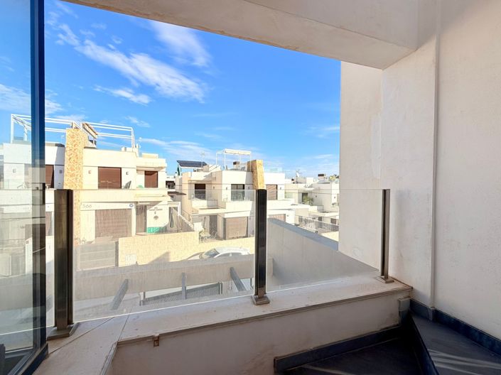 Image No.4-3 Bed Townhouse for sale