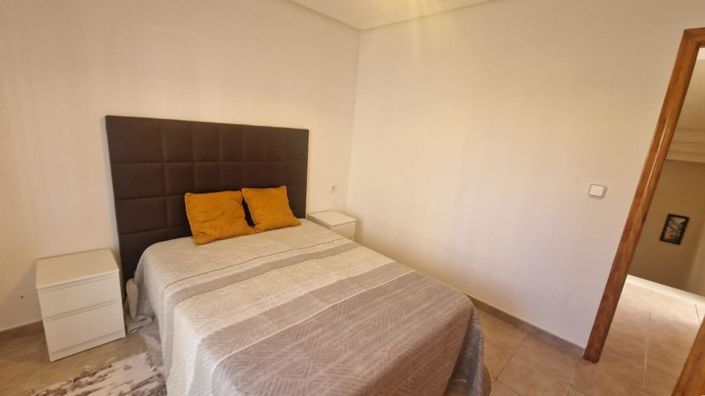 Image No.18-2 Bed Townhouse for sale