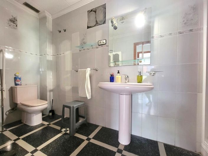 Image No.26-2 Bed Apartment for sale