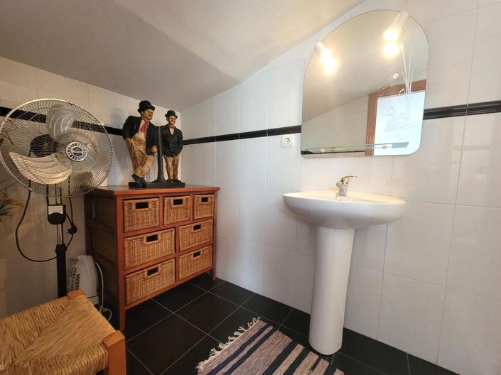 Image No.25-2 Bed Townhouse for sale