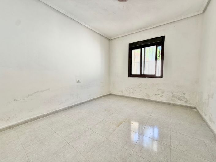 Image No.12-3 Bed Townhouse for sale