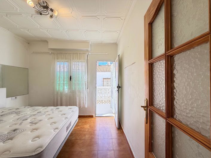 Image No.25-1 Bed Townhouse for sale