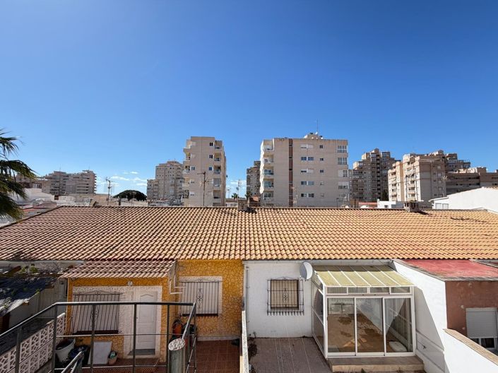 Image No.40-1 Bed Townhouse for sale