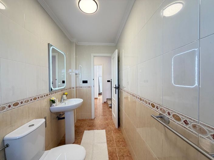 Image No.52-3 Bed Townhouse for sale