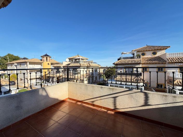 Image No.61-2 Bed Townhouse for sale