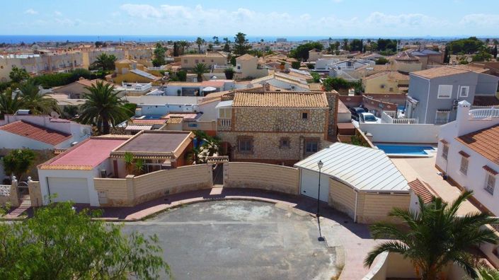 Image No.5-Villa de 4 chambres à vendre à Orihuela Costa