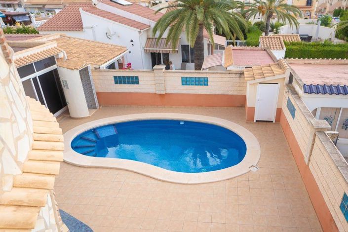 Image No.7-Villa de 4 chambres à vendre à Orihuela Costa