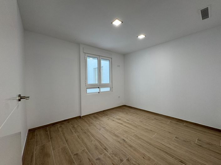 Image No.24-3 Bed Apartment for sale