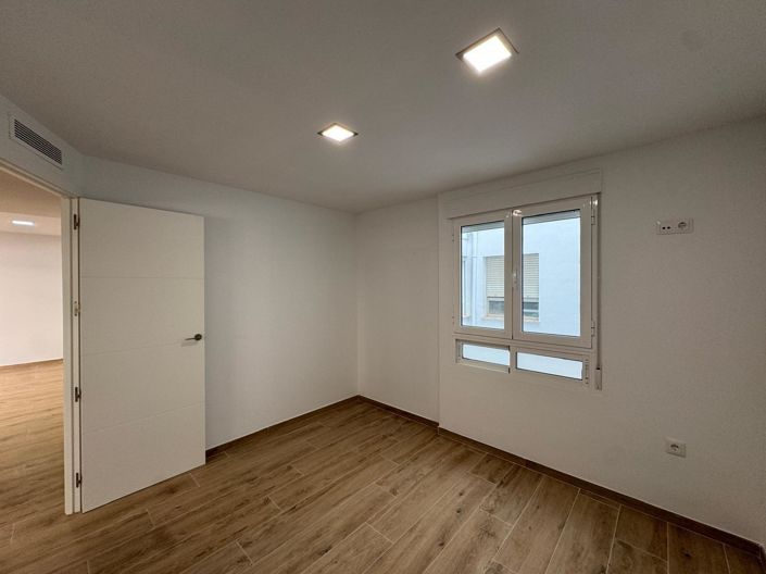 Image No.27-3 Bed Apartment for sale