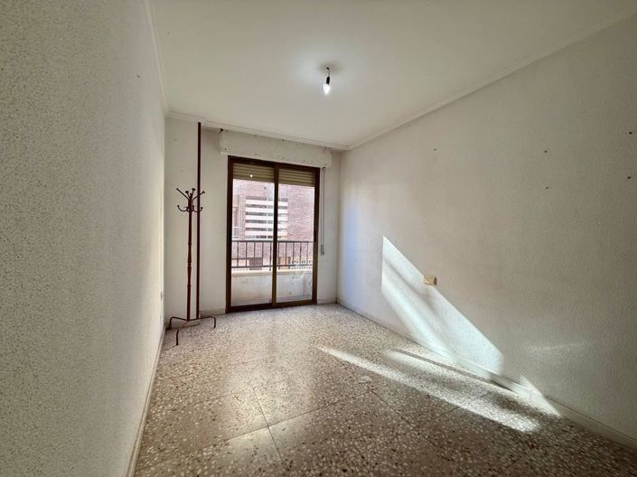 Image No.50-3 Bed Apartment for sale