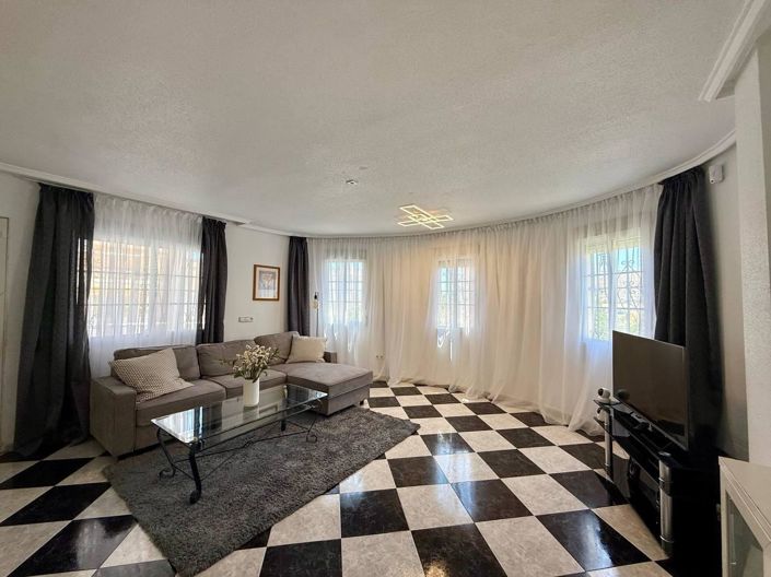 Image No.59-4 Bed Villa for sale