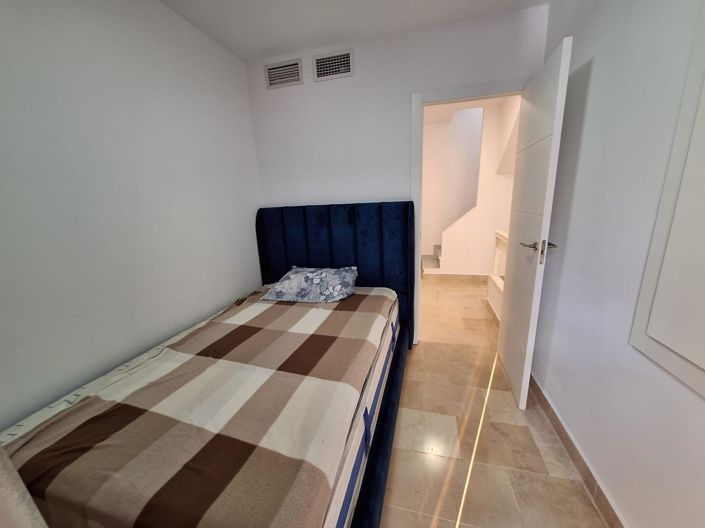 Image No.16-3 Bed Townhouse for sale