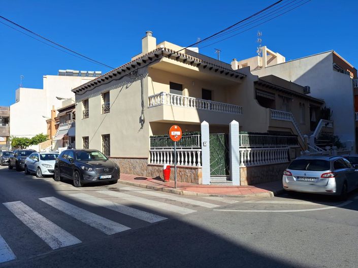 Image No.4-3 Bed Townhouse for sale