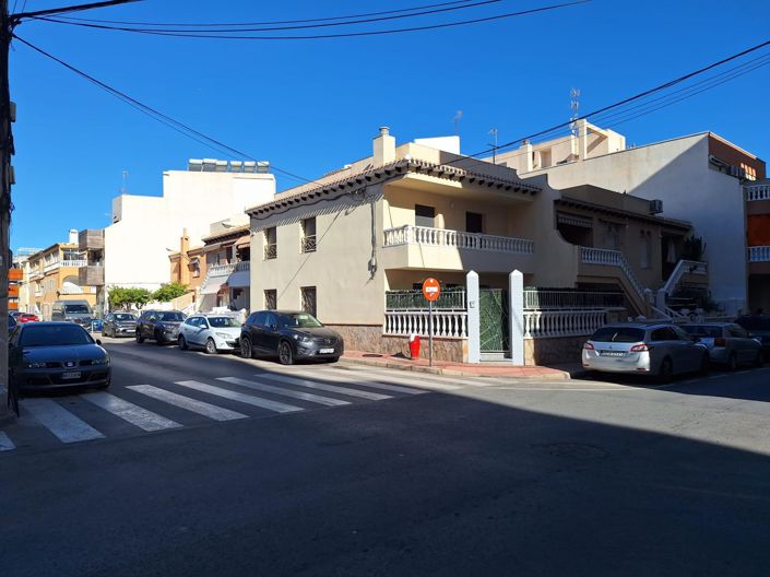 Image No.5-3 Bed Townhouse for sale
