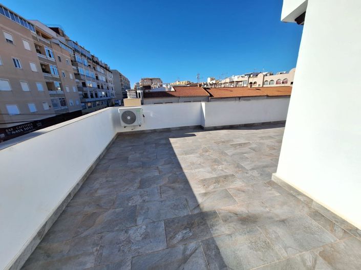 Image No.44-3 Bed Townhouse for sale