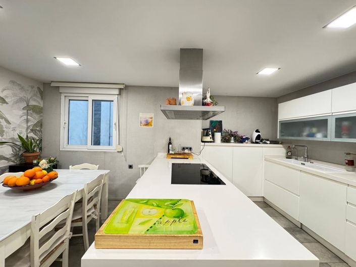 Image No.55-4 Bed Apartment for sale