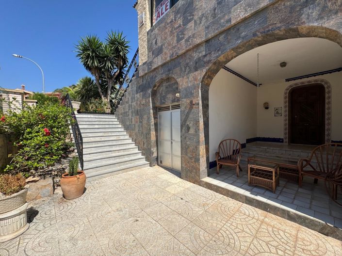 Image No.17-5 Bed Villa for sale