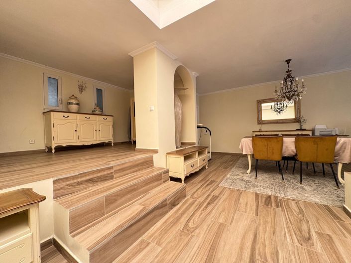 Image No.30-5 Bed Villa for sale