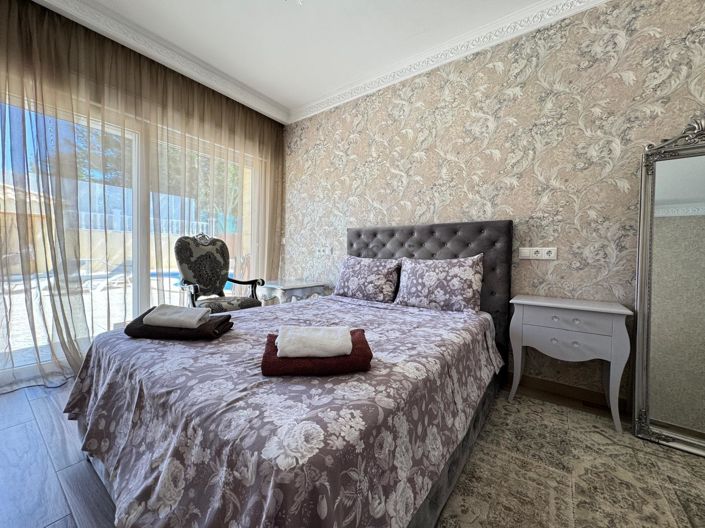 Image No.57-5 Bed Villa for sale