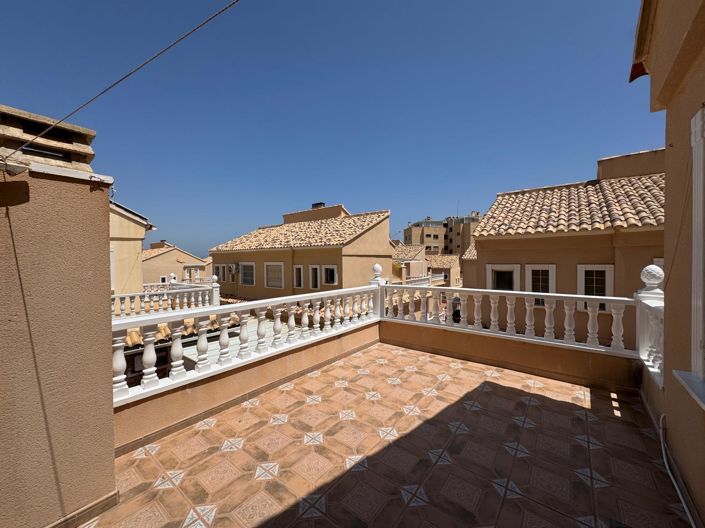 Image No.57-3 Bed Townhouse for sale