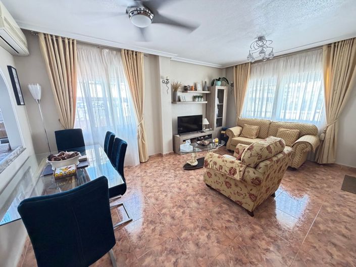 Image No.9-2 Bed Townhouse for sale