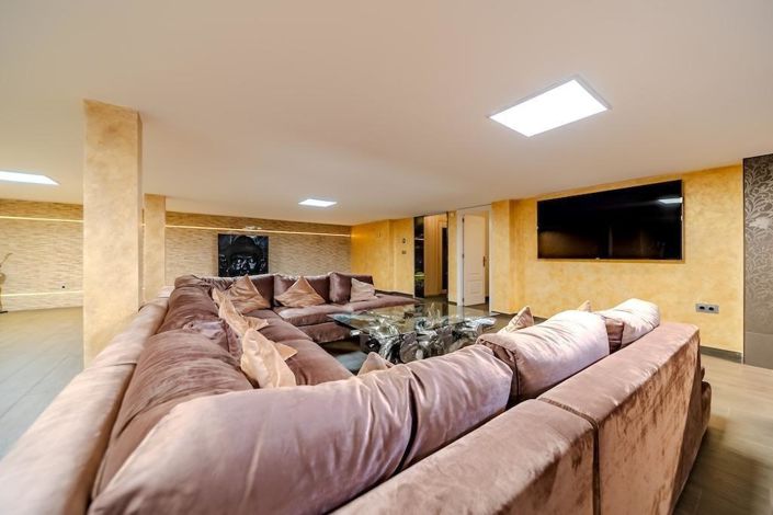Image No.19-5 Bed Villa for sale