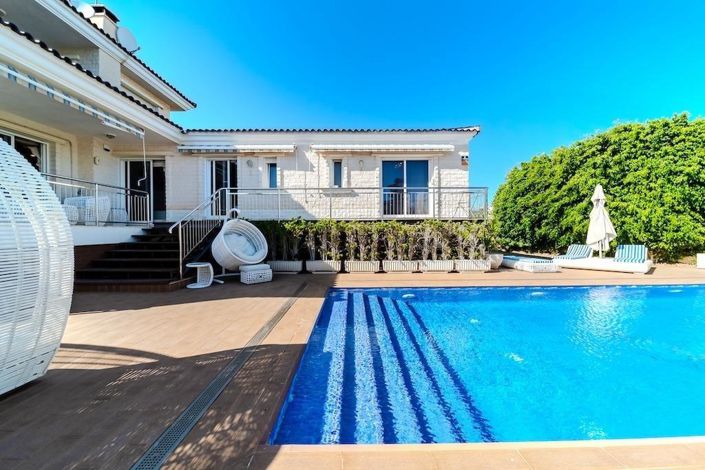 Image No.54-5 Bed Villa for sale
