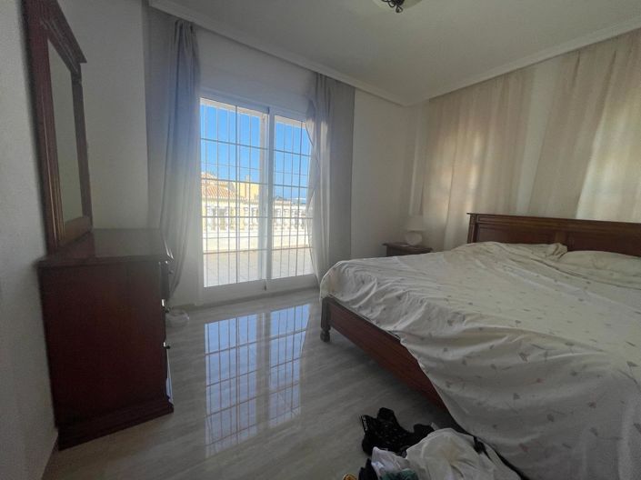 Image No.21-5 Bed Townhouse for sale