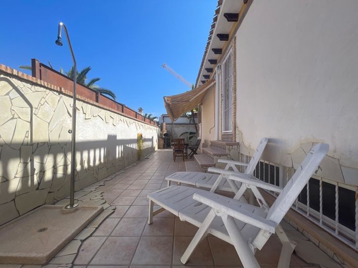 Image No.27-5 Bed Townhouse for sale