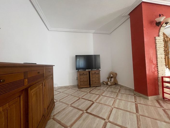 Image No.40-5 Bed Townhouse for sale