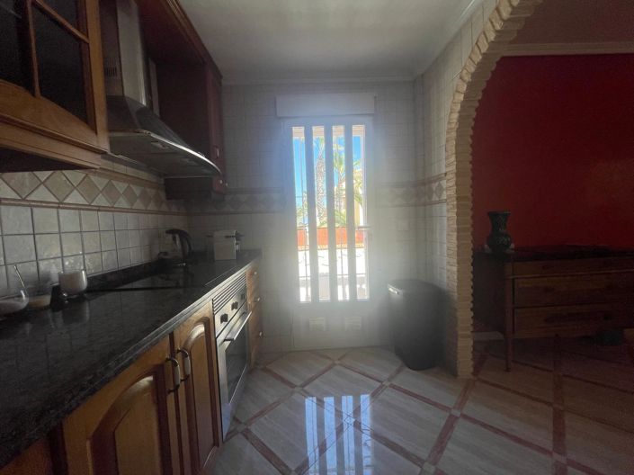 Image No.41-5 Bed Townhouse for sale