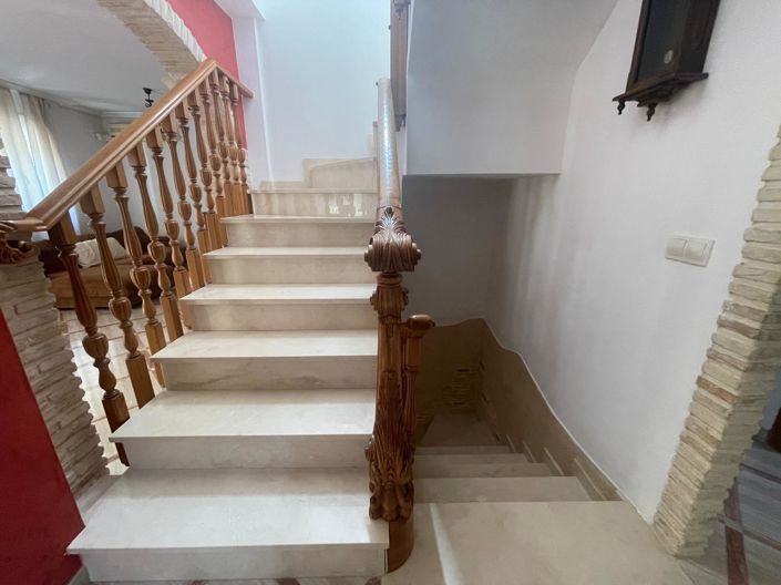 Image No.47-5 Bed Townhouse for sale