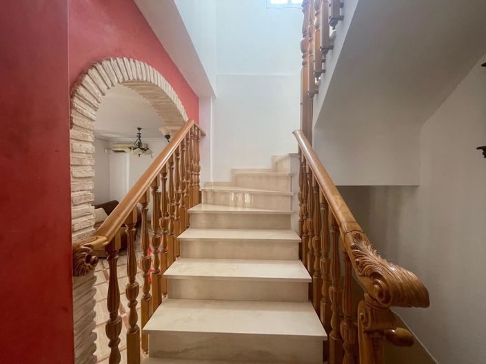 Image No.48-5 Bed Townhouse for sale