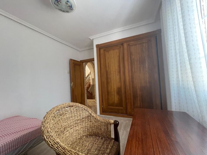 Image No.54-5 Bed Townhouse for sale