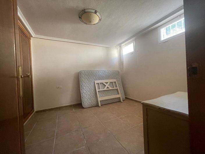 Image No.58-5 Bed Townhouse for sale