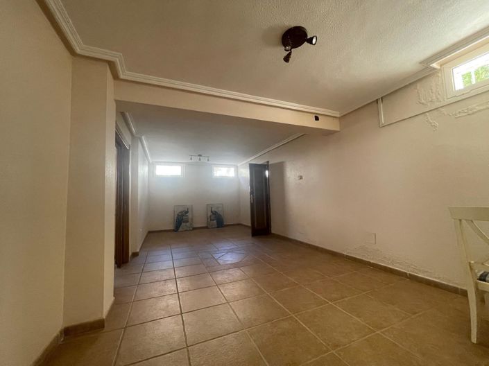 Image No.61-5 Bed Townhouse for sale