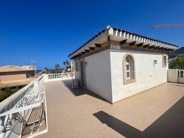 Image No.8-5 Bed Townhouse for sale