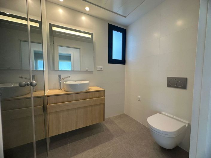 Image No.20-2 Bed Apartment for sale