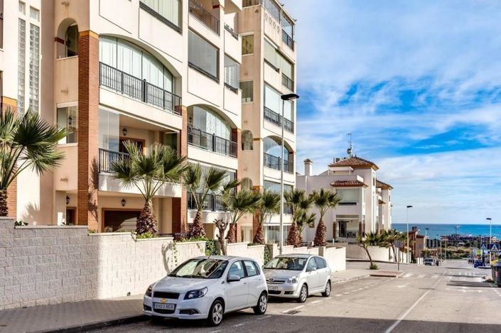 Image No.18-3 Bed Apartment for sale
