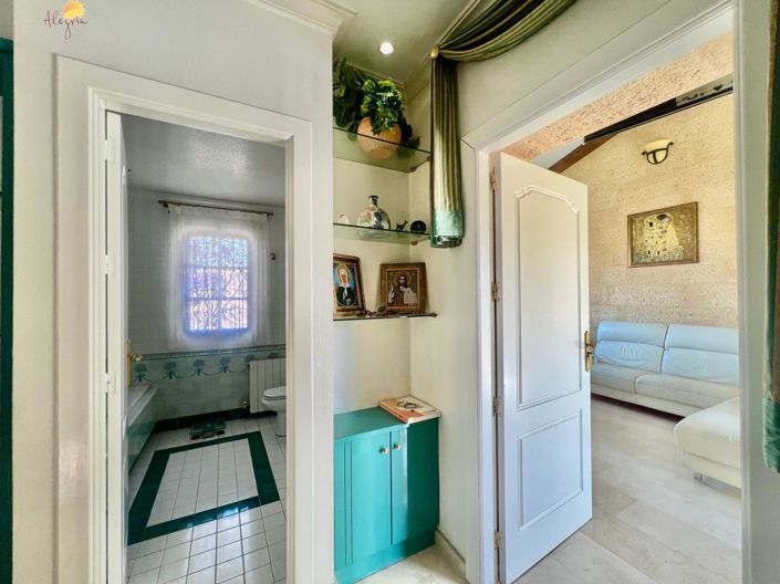 Image No.60-3 Bed Villa for sale