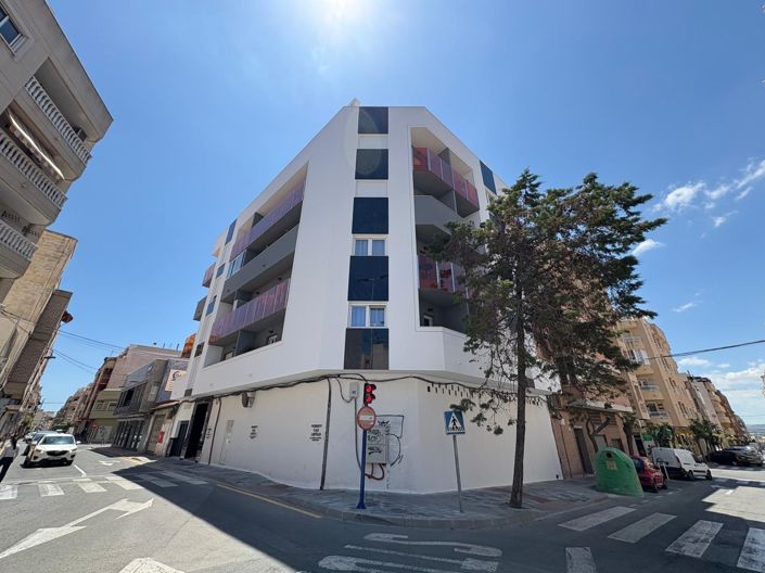 Image No.32-2 Bed Apartment for sale
