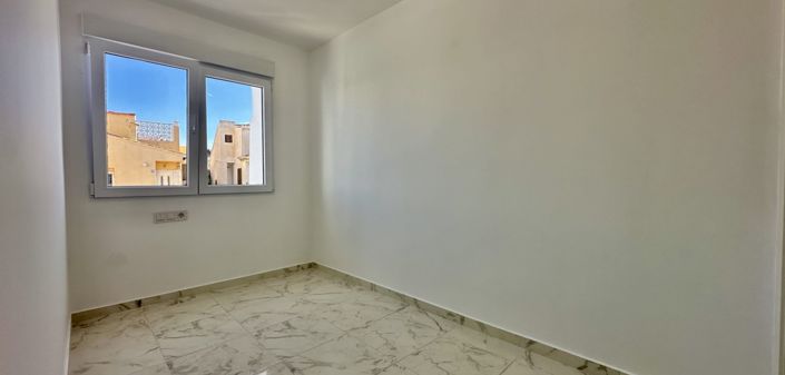 Image No.19-3 Bed Townhouse for sale